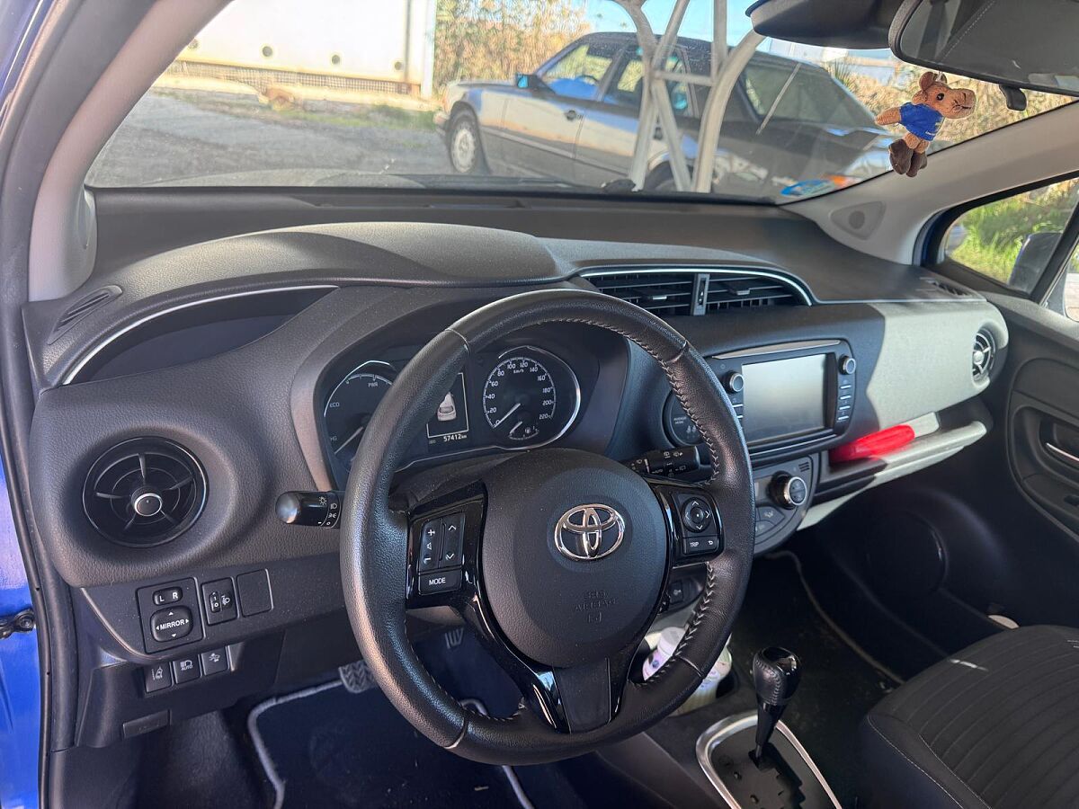 COMING SOON TOYOTA YARIS ADVANCE 1.5 HYBRID AUTO SPANISH LHD IN SPAIN 35000 MILES 2017